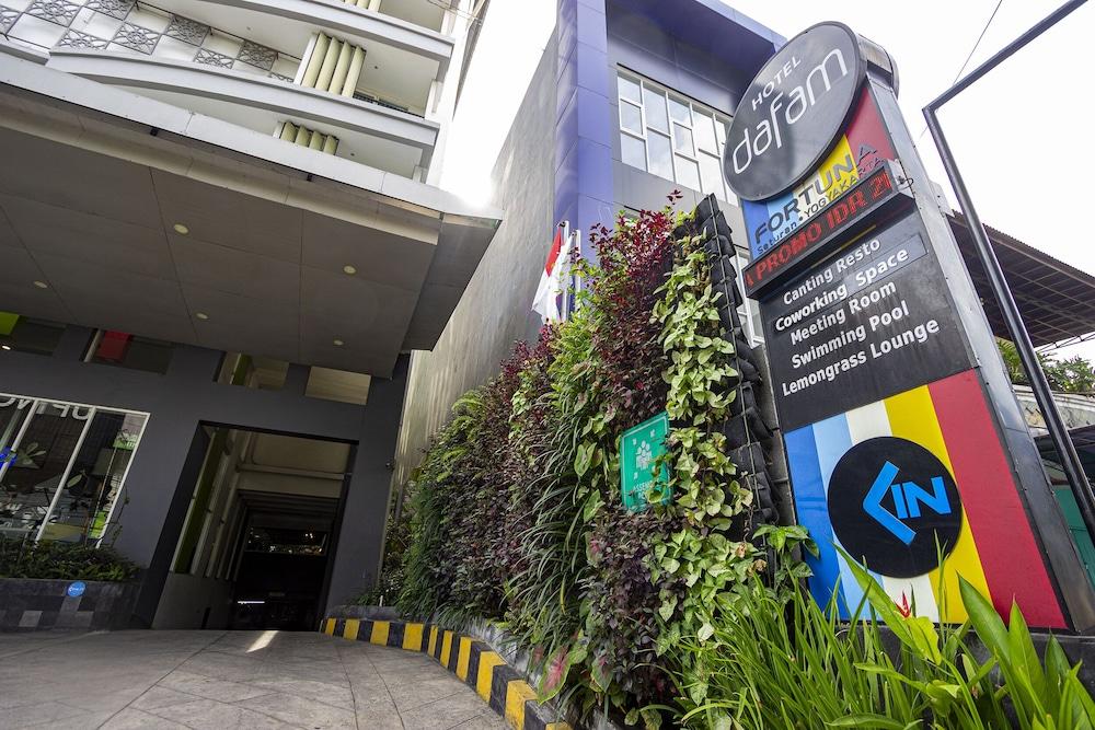 Hotel Fortunagrande Seturan Yogyakarta Exterior photo
